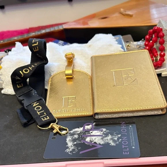 Elton John Gold Accessory Set - Picture 2 of 12